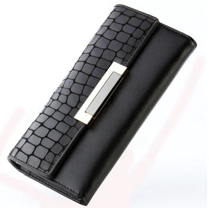 Genuine Leather Women's Wallet: Large Capacity, 3 Fold, Luxury Snake Skin Design in Black Rieworkes