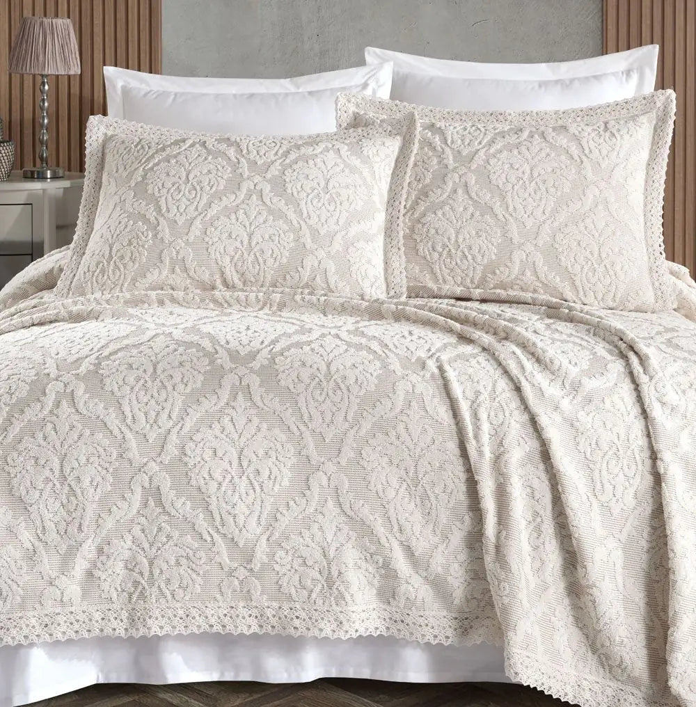 Hobby Hera Bed Cover - Royal Cream Rieworkes