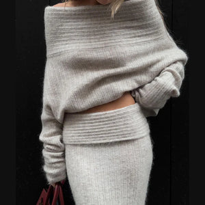 Trendy Off-Shoulder Top: Loose Fit with Extra-Long Sleeves for Women Rieworkes