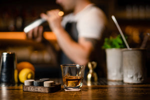 The Connoisseur's Set - Whiskey Stones & Twist Glass Edition Mimarta
