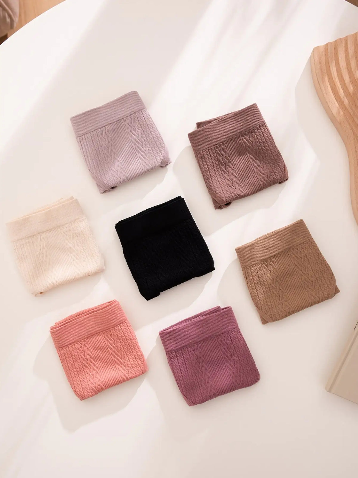 Elegant Comfortable Textured Panties Set of Seven Rieworkes