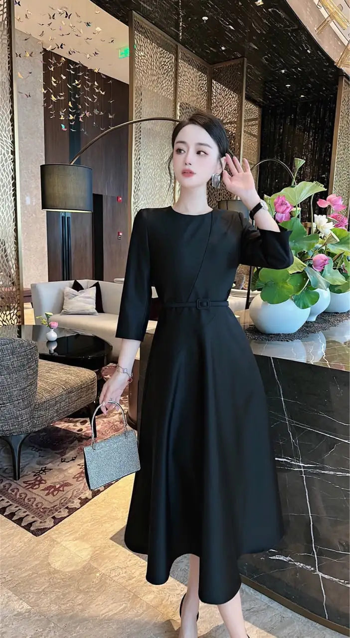 Elegant Solid Color Dress Mimarta