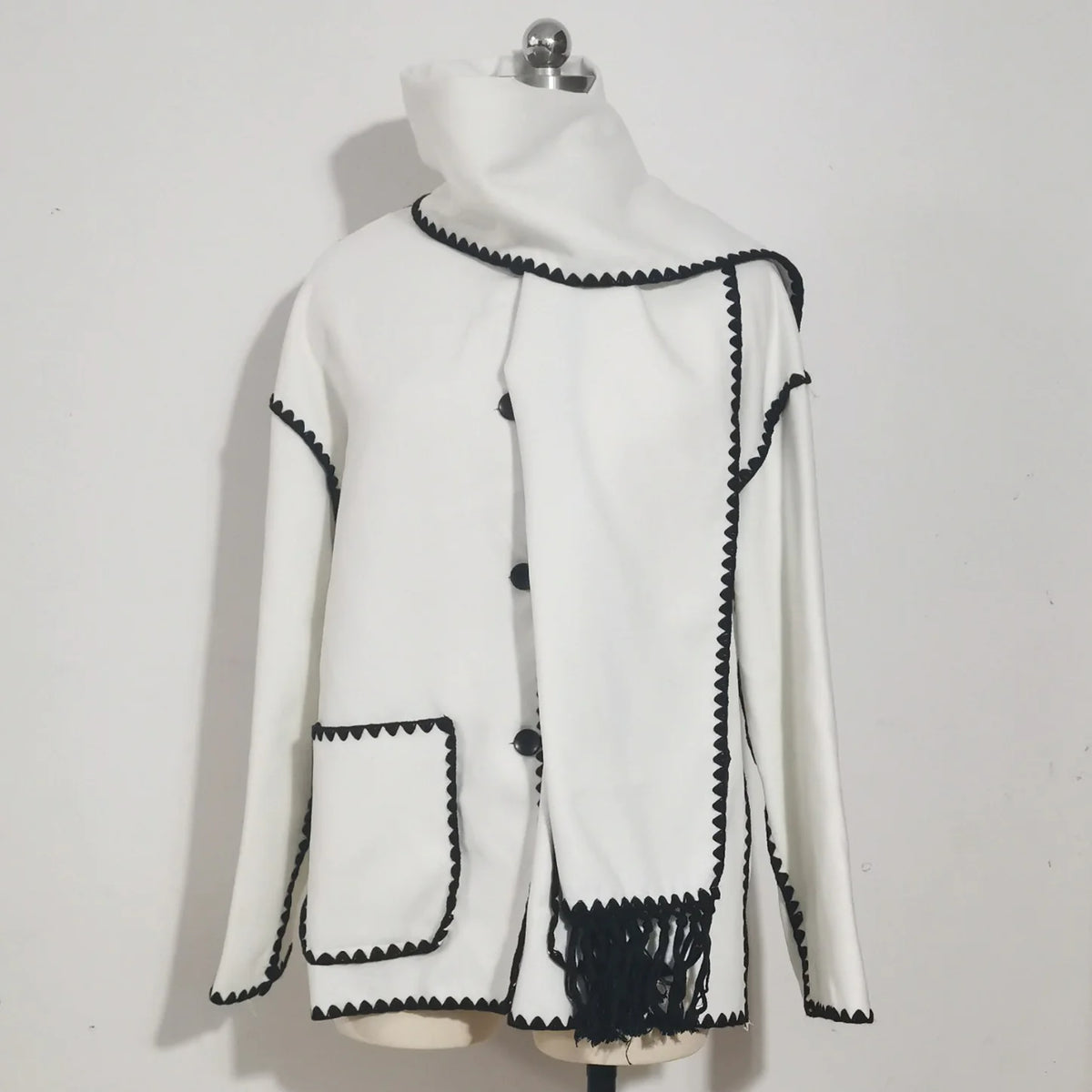 Women's Thick Woolen Coat with Scarf Rieworkes