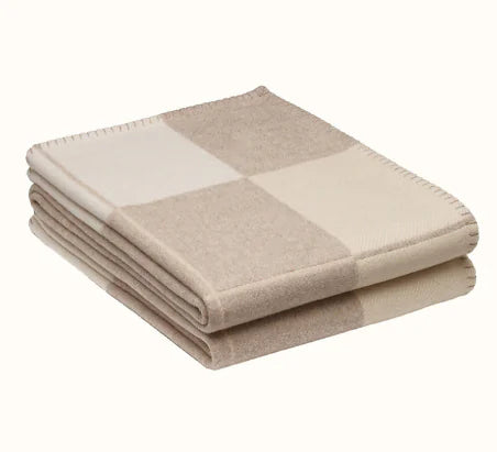 Luxury H Blanket &amp; Pillows Rieworkes
