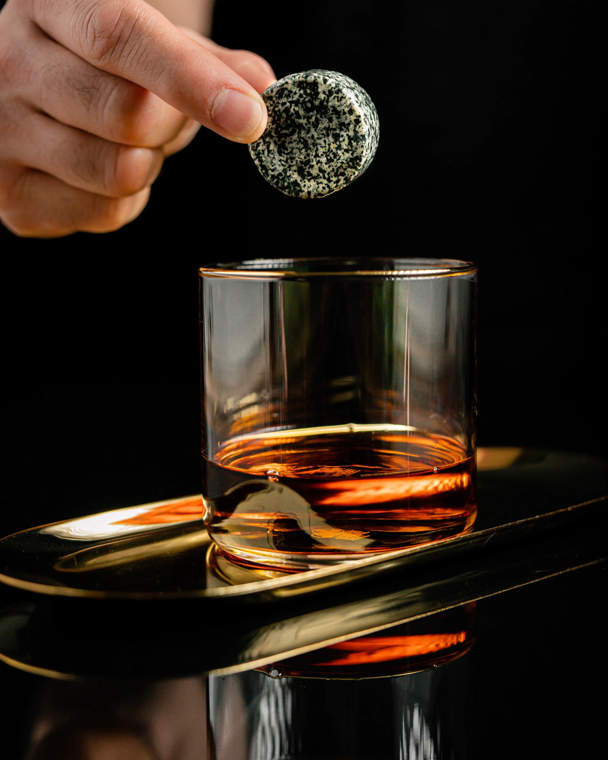 The Connoisseur's Set - Whiskey Stones &amp; Twist Glass Edition Mimarta
