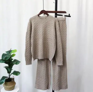 Sweater Pullover and Pants set Rieworkes