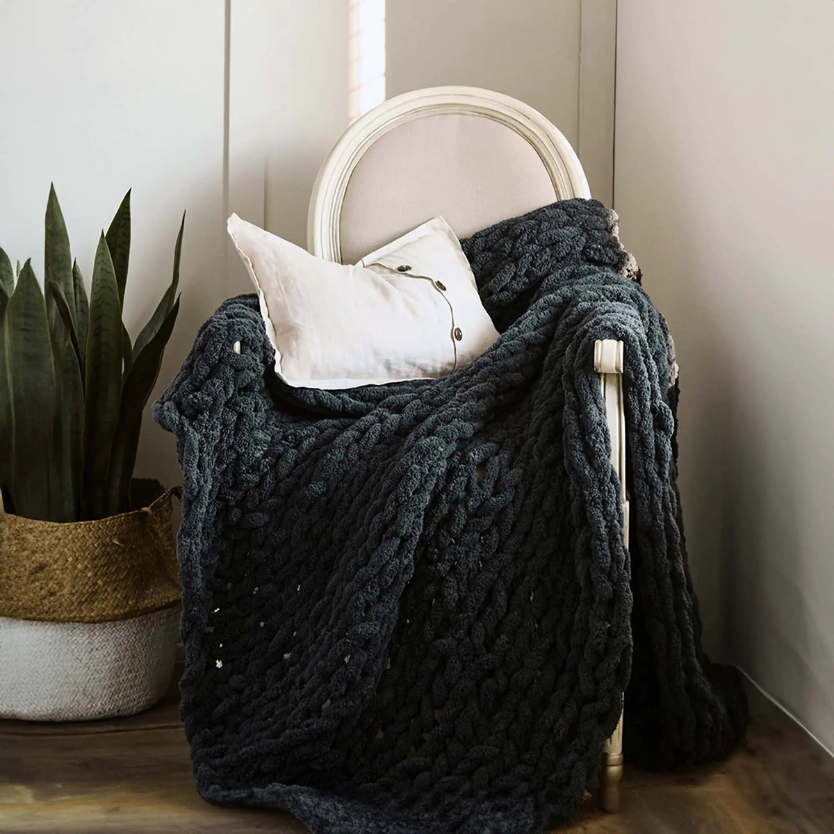 Knitted Throw Blanket Rieworkes