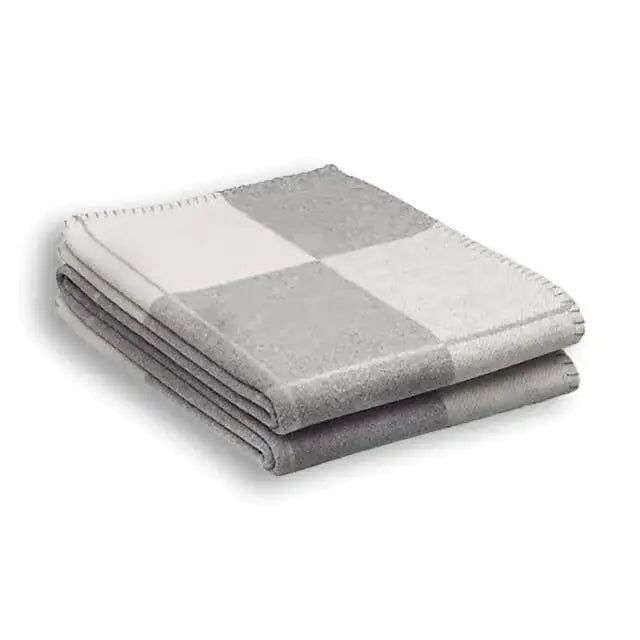 Luxury H Blanket &amp; Pillows Rieworkes
