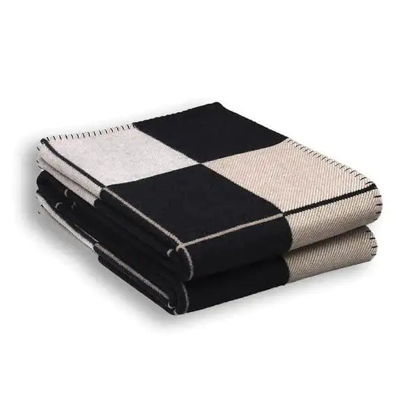 Luxury H Blanket &amp; Pillows Rieworkes