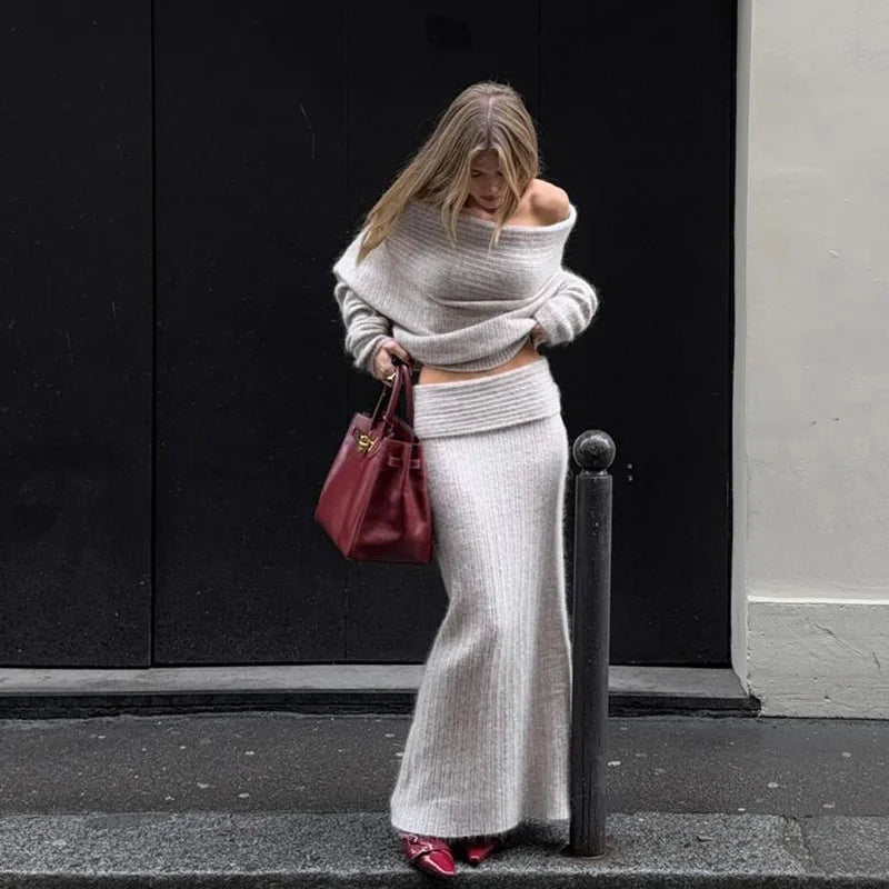 Trendy Off-Shoulder Top: Loose Fit with Extra-Long Sleeves for Women Rieworkes
