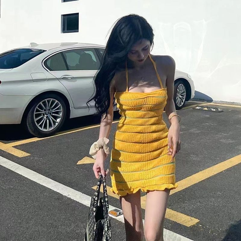 Sexy Yellow Striped Halter Neck Dress for Casual Outings Mimarta