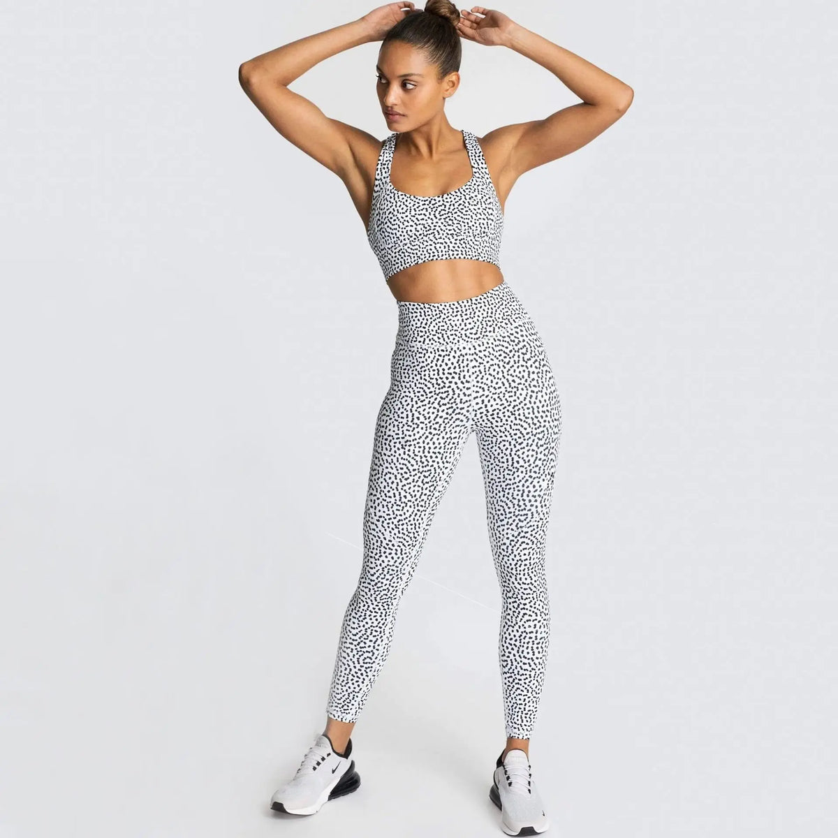 Solid Color Yoga Outfit for Fitness and Exercise Rieworkes