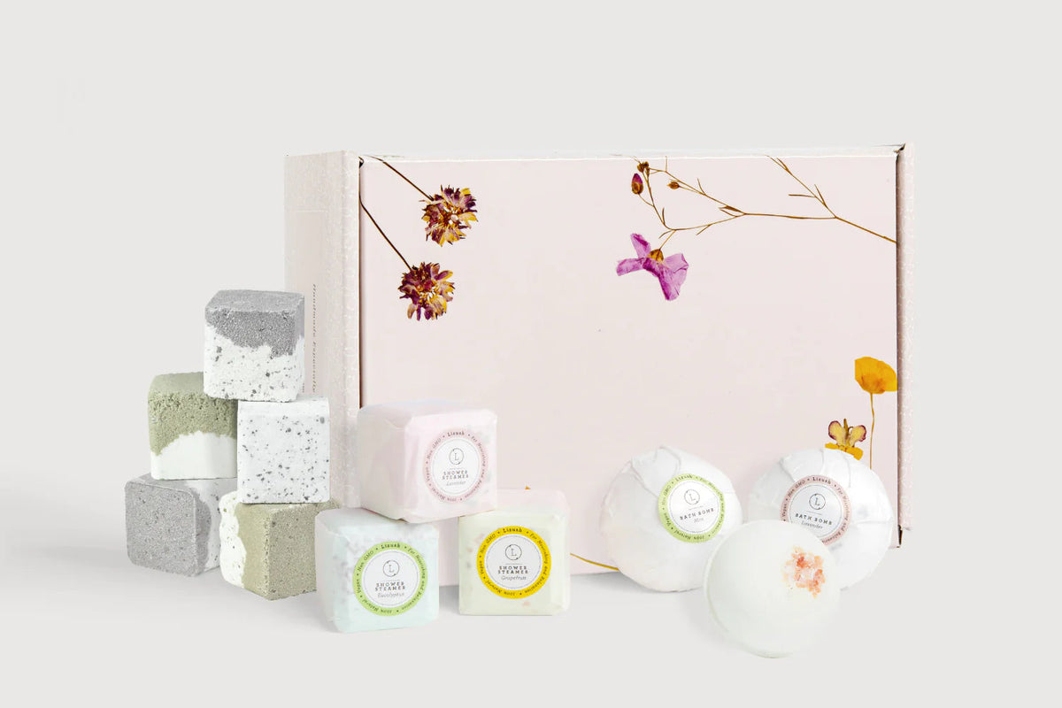 Fizzes for your Bath and Shower - 3 Bath bombs and 8 shower steamers Rieworkes